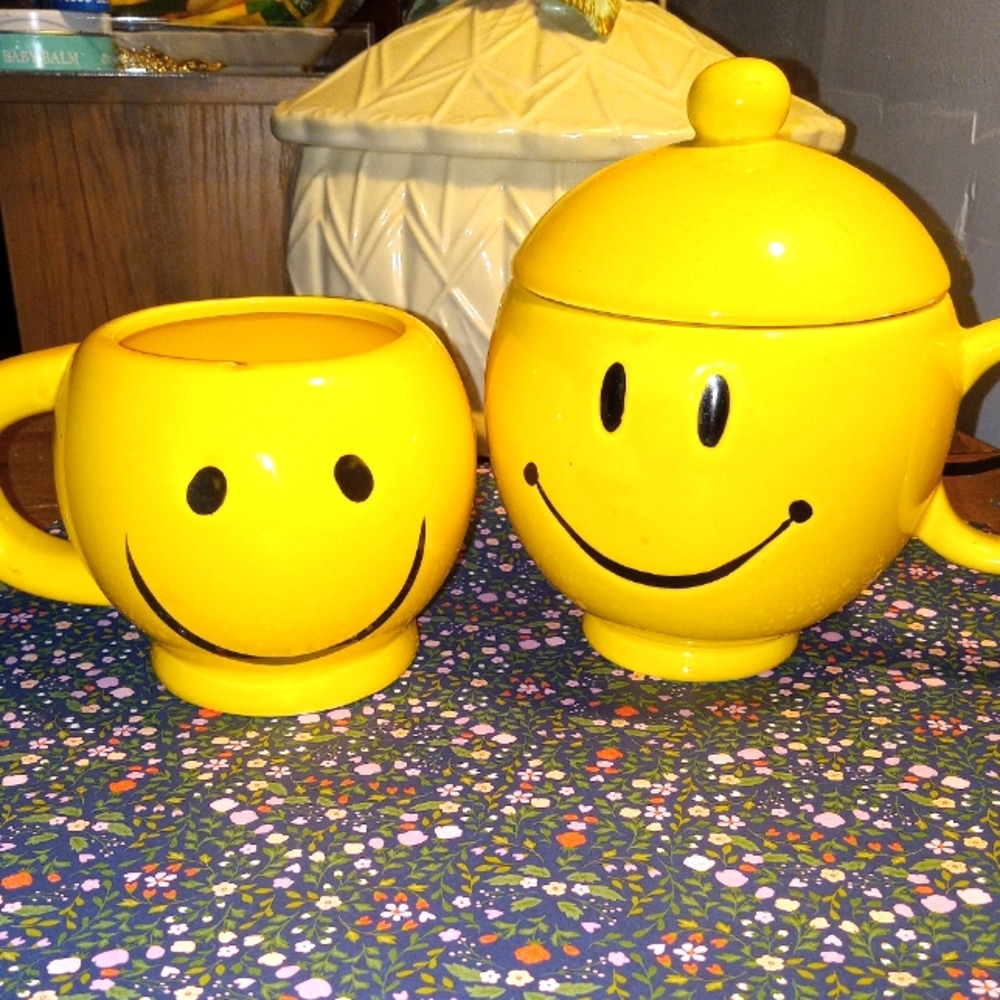 Smiley Face Mugs. Lot of 2. Happy. One has Cover.